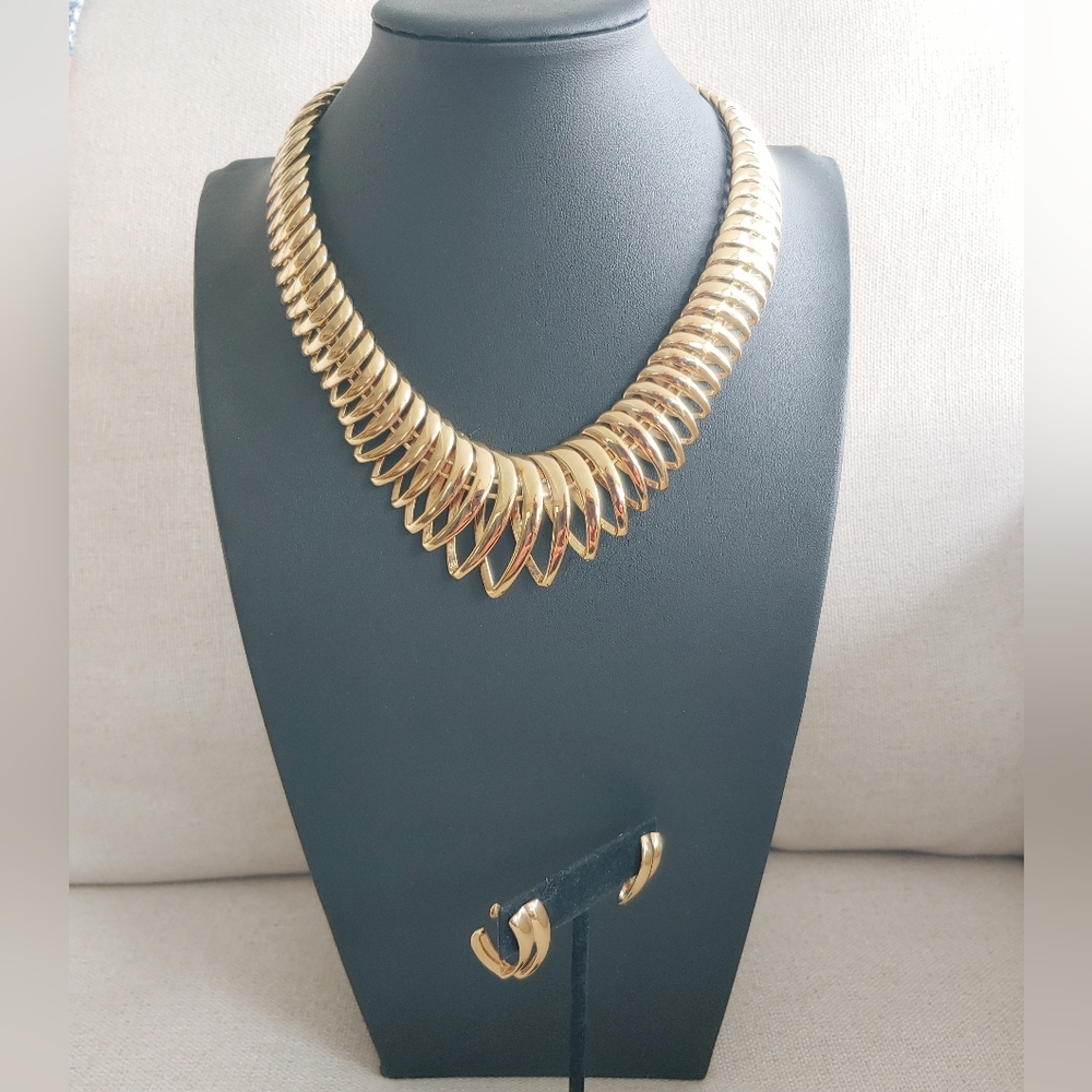 EUC RARE 1980 Monet Collar Necklace Earrings Vintage Goldtone Egyptian Style